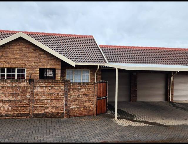 3 BEDROOM TOWNHOUSE FOR SALE IN FLORAUNA